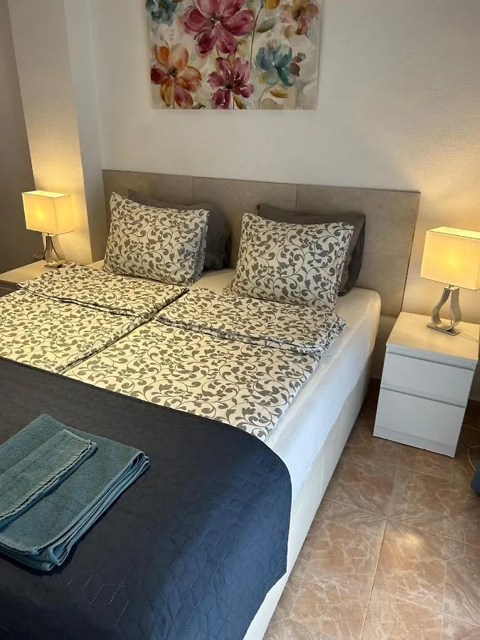 Spirit Los Boliches Apartment For 10 Person 丰希罗拉 西班牙